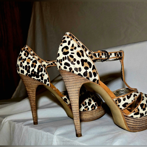GUESS Leopard Print High Heel Platform - size 8 - Picture 5 of 7